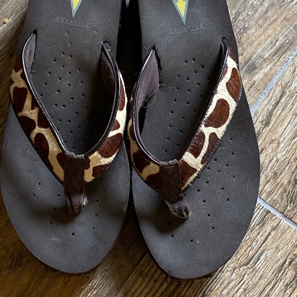 Volatile Flipflops - Picture 3 of 7
